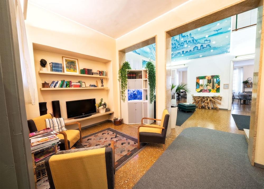 Hotel Cairoli